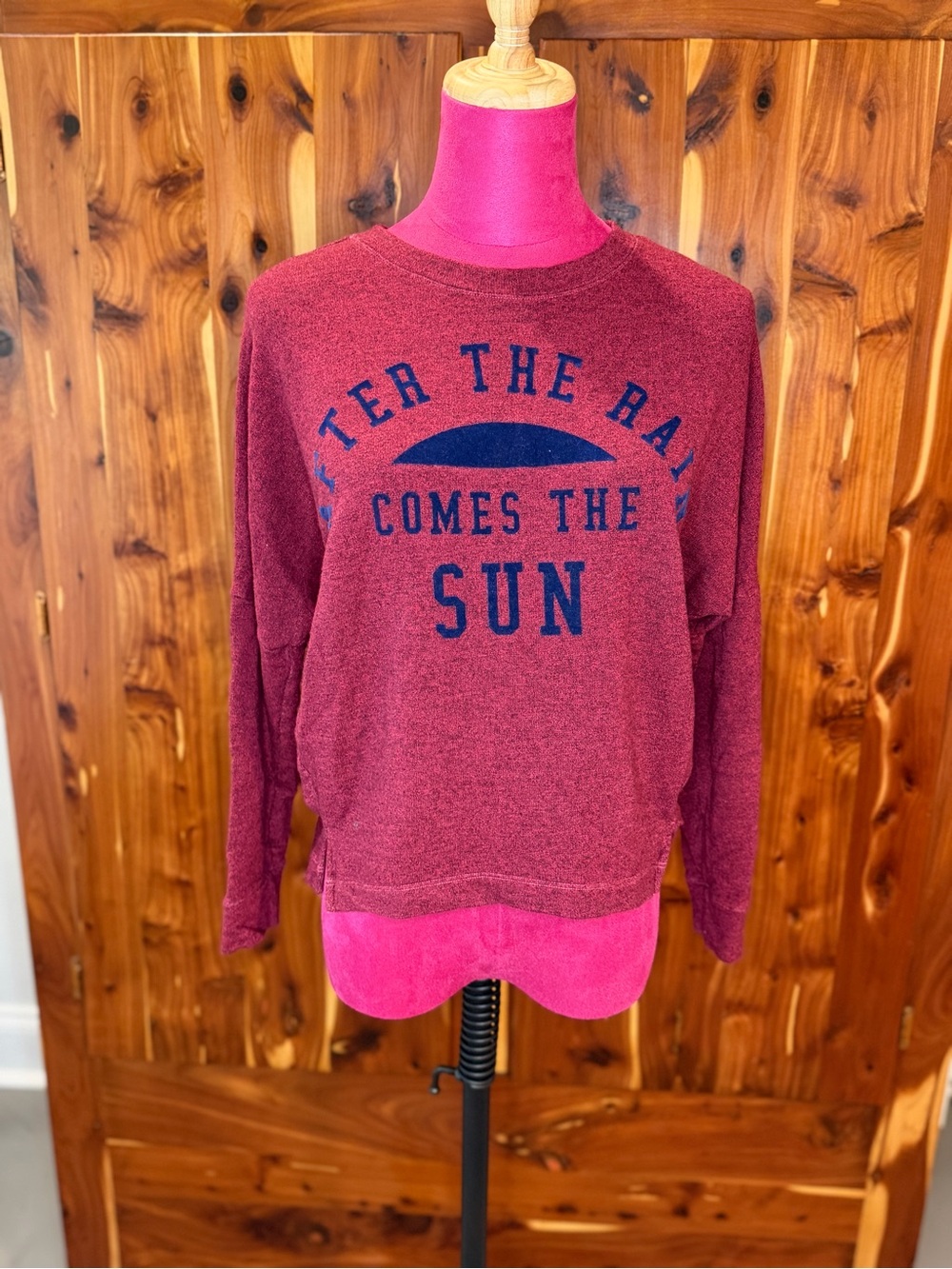 Sundry Heathered Burgundy Pullover with Navy Felt Graphic Size 1 (Small)